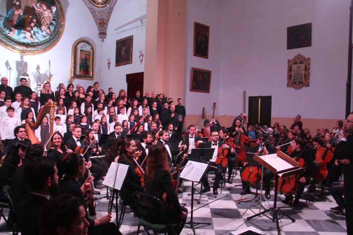 El Coro Infantil “Los Arcos” de Almuñécar y la OSCA ofrecieron un gran concierto como  broche final del I Festival de Voces Blancas “Ciudad de Almuñécar”